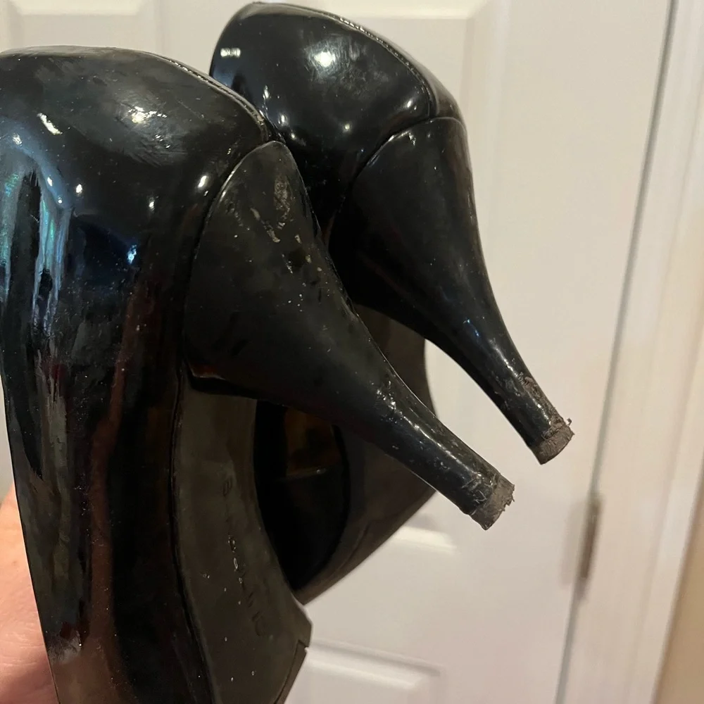 Bandolino Black Patent Pumps - Size 9 - Picture 10 of 11